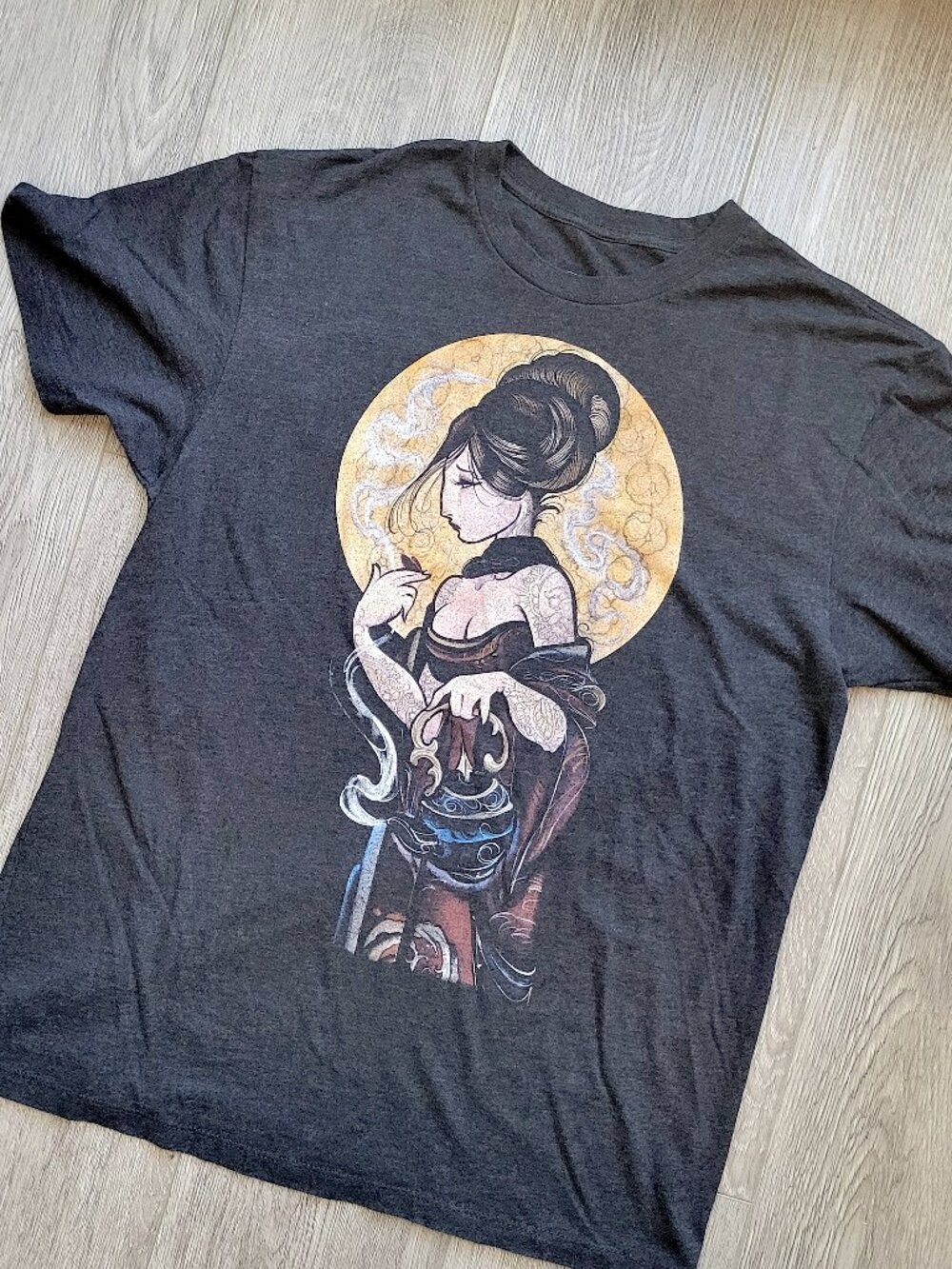 Curbside Clothing charcoal / graphite graphic t-shirt full moon woman size M